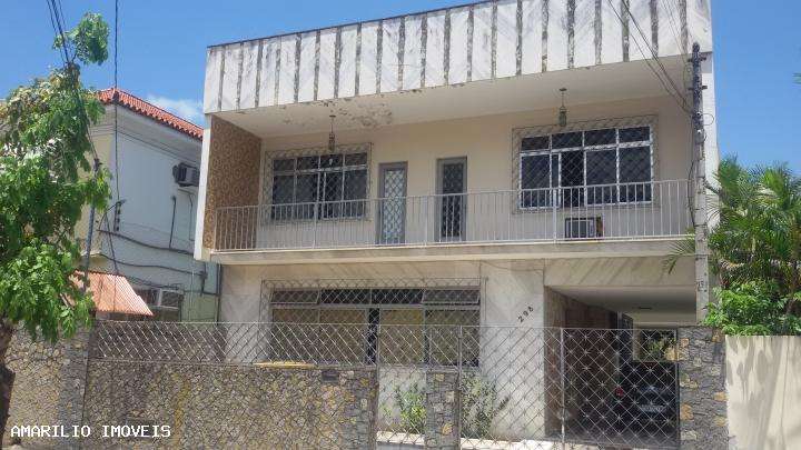 Casa à venda com 5 quartos, 180m² - Foto 1