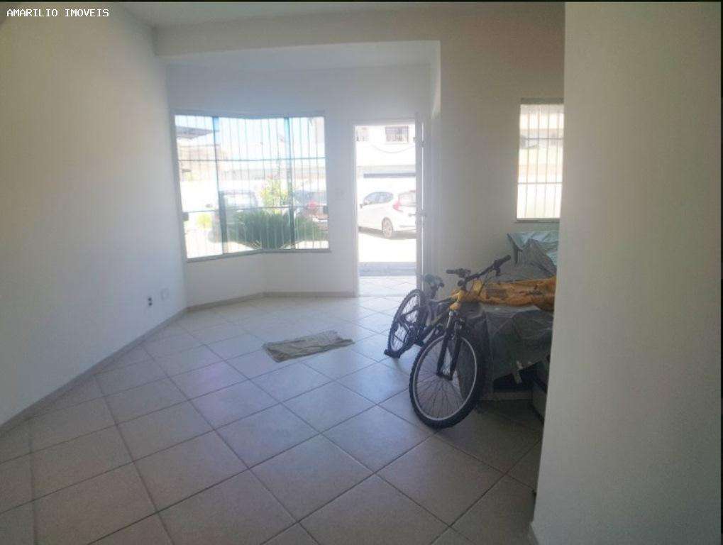 Casa à venda com 3 quartos, 180m² - Foto 2