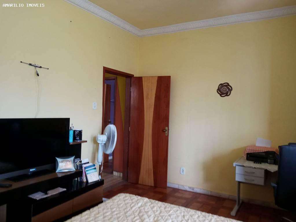 Casa à venda com 3 quartos, 360m² - Foto 4