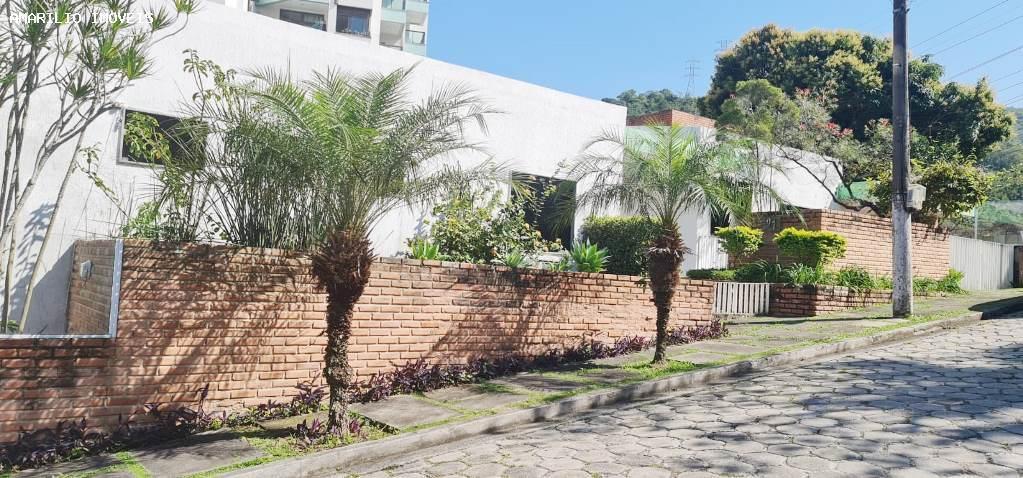 Casa à venda com 4 quartos, 440m² - Foto 1