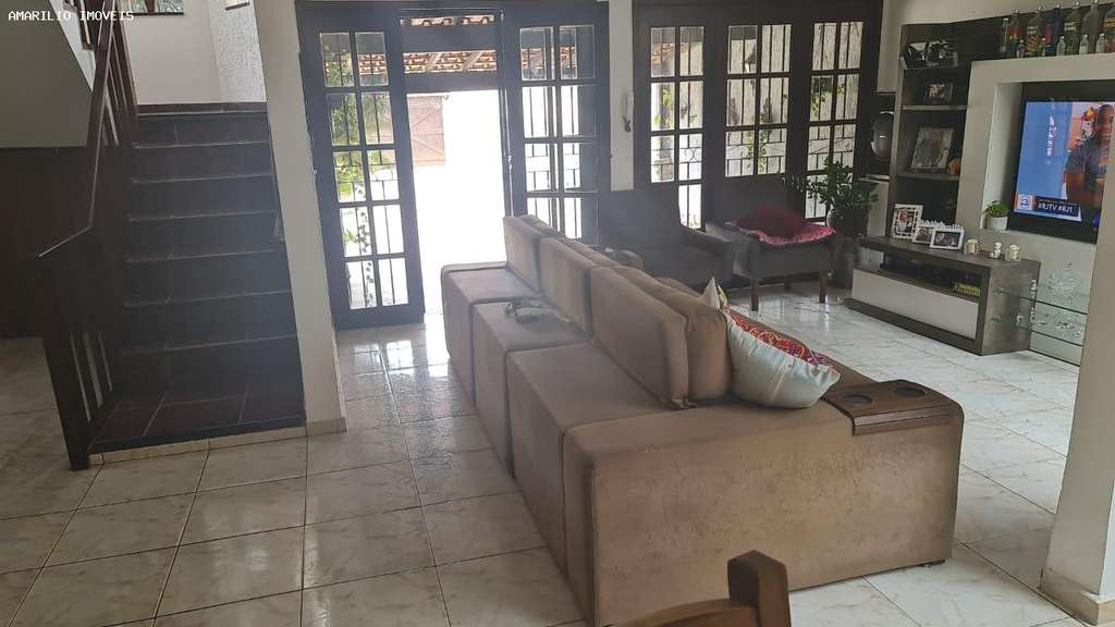 Casa à venda com 4 quartos, 360m² - Foto 2