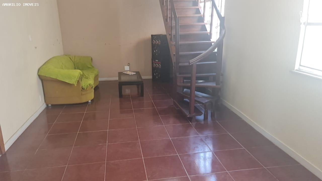 Casa à venda com 4 quartos, 250m² - Foto 2