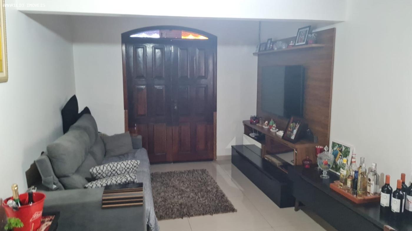 Casa à venda com 3 quartos, 360m² - Foto 2