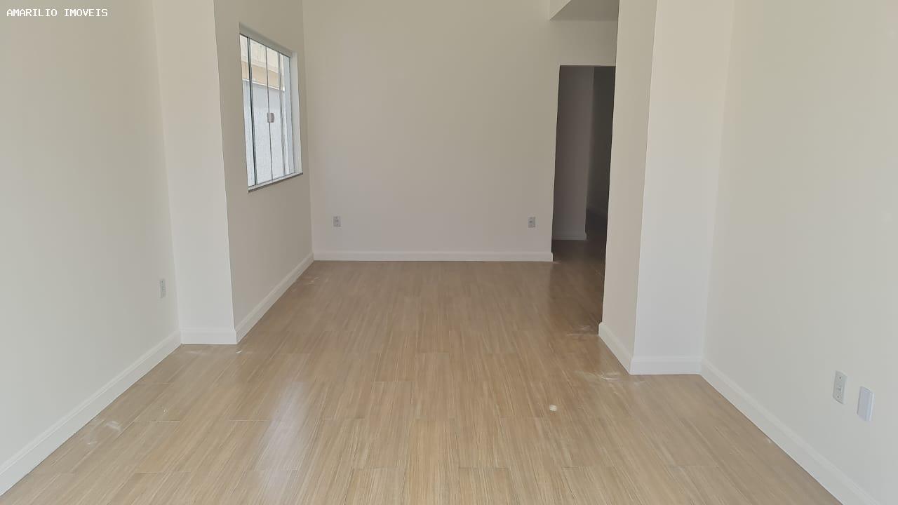 Casa à venda com 3 quartos, 300m² - Foto 2