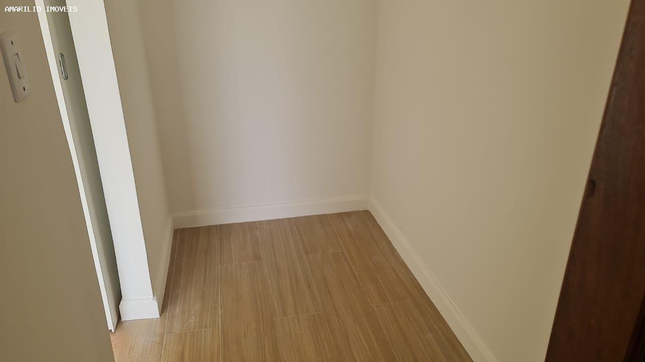 Casa à venda com 3 quartos, 300m² - Foto 9