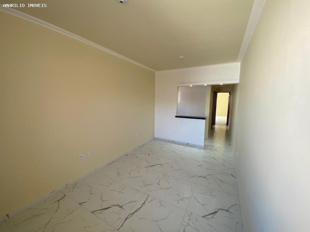 Casa à venda com 3 quartos, 240m² - Foto 2