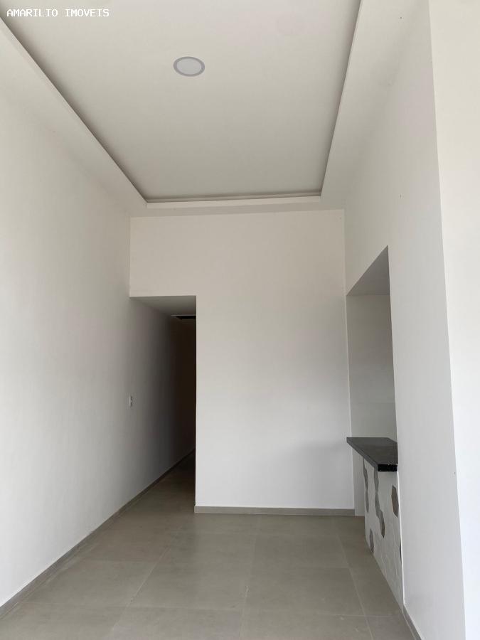 Casa à venda com 3 quartos, 240m² - Foto 2